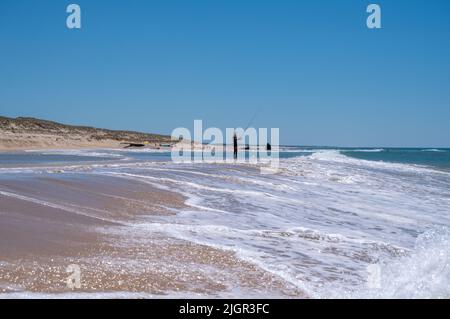 Plage à Cap Ferret avec des bunkers allemands de la Seconde Guerre mondiale Banque D'Images