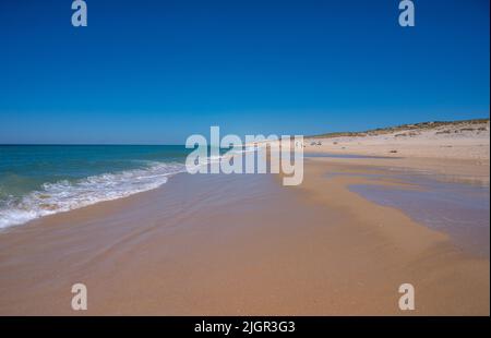 Plage à Cap Ferret avec des bunkers allemands de la Seconde Guerre mondiale Banque D'Images