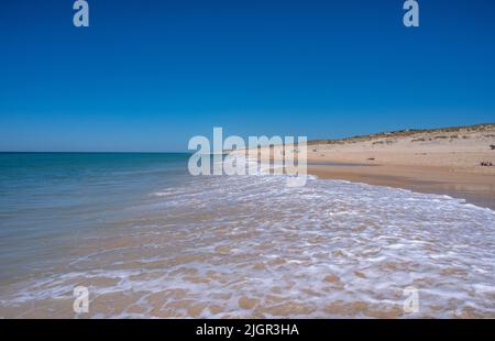 Plage à Cap Ferret avec des bunkers allemands de la Seconde Guerre mondiale Banque D'Images