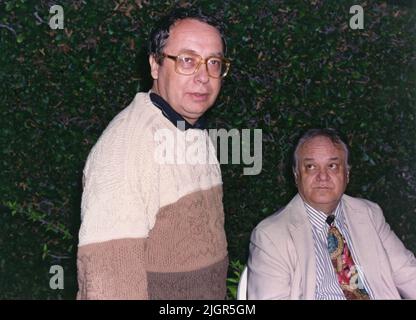 Los Angeles, CA, États-Unis, 1994. Journalistes roumains Ovidiu Ioanitoaia & Aristide Buhoiu. Banque D'Images