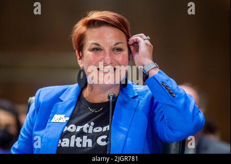 La Dre Colleen P. McNicholas, médecin hygiéniste en chef, planification familiale de la région de St. Louis et du sud-ouest du Missouri, comparaît devant une audience du Comité sénatorial de la magistrature pour examiner une Amérique post-Roe, en se concentrant sur les conséquences juridiques de la décision Dobbs, dans l'édifice Dirksen du Bureau du Sénat à Washington, DC, Etats-Unis, Mardi, 12 juillet, 2022. Photo de Rod Lamkey / CNP/ABACAPRESS.COM Banque D'Images
