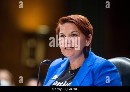 La Dre Colleen P. McNicholas, médecin hygiéniste en chef, planification familiale de la région de St. Louis et du sud-ouest du Missouri, comparaît devant une audience du Comité sénatorial de la magistrature pour examiner une Amérique post-Roe, en se concentrant sur les conséquences juridiques de la décision Dobbs, dans l'édifice Dirksen du Bureau du Sénat à Washington, DC, Etats-Unis, Mardi, 12 juillet, 2022. Photo de Rod Lamkey / CNP/ABACAPRESS.COM Banque D'Images