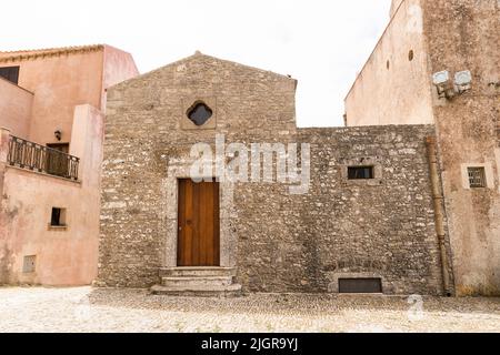 Promenade dans les rues d'Erice, province de Trapani, Sicile, Italie. Banque D'Images