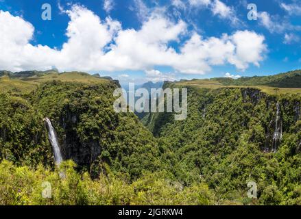 Un paysage de l'Esteniado Canyon à Urubici, Santa Catarina, Brésil. Banque D'Images