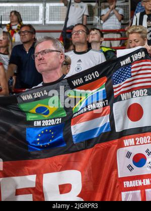 Brentford, Londres, Royaume-Uni. 12th juillet 2022. Fan allemand après le match de football UEFA Womens Euro 2022 entre l'Allemagne et l'Espagne au stade communautaire Brentford à Londres, en Angleterre. (Tatjana Herzberg/Soccerdonna/SPP) crédit: SPP Sport Press photo. /Alamy Live News Banque D'Images