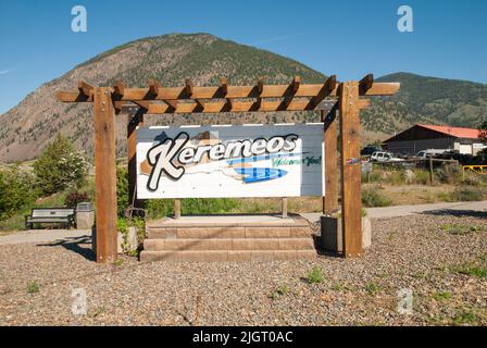 Bienvenue au panneau Keremeos, Keremeos, Colombie-Britannique, Canada Banque D'Images