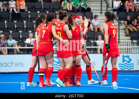 Amsterdam, pays-Bas. 12th juillet 2022. Les joueurs de Chine célèbrent le score lors du match de la coupe du monde des femmes de hockey de la FIH 2022 entre la Chine et l'Irlande à Amsterdam, aux pays-Bas, au 12 juillet 2022. Credit: Sylvia Lederer/Xinhua/Alamy Live News Banque D'Images