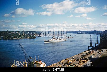 Navire de guerre destroyer de la marine russe dans le port, Stockholm, Suède 1958 Banque D'Images