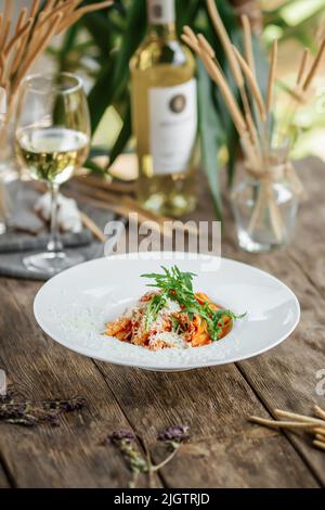 Portion de plat gastronomique de penne arrabbiata Banque D'Images