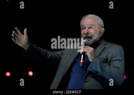 Brasilia, Brésil. 12th juillet 2022. Luiz Inacio Lula da Silva, ancien président du Brésil et candidat actuel à la présidence, prend la parole lors d'un événement pré-électoral à Brasilia, au Brésil, au 12 juillet 2022. Lula a lancé sur 7 mai sa campagne pour la présidence. Les prochaines élections présidentielles au Brésil sont prévues pour le 2 octobre. Credit: Lucio Tavora/Xinhua/Alamy Live News Banque D'Images