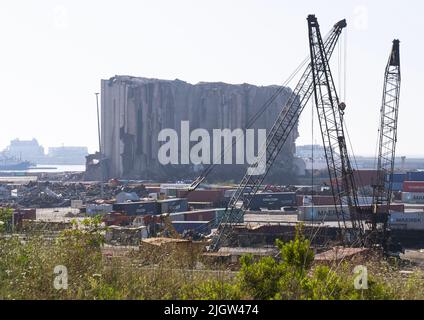 Les silos à céréales du port de Beyrouth ont été détruits après une explosion massive, dans le gouvernorat de Beyrouth, à Beyrouth, au Liban Banque D'Images