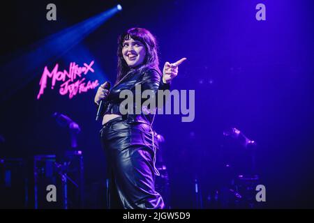 Montreux, Suisse. 12th juillet 2022. Le groupe de rock britannique Crawlers donne un concert en direct pendant le festival de musique suisse Montreux Jazz Festival 2022 à Montreux. Ici, le chanteur Holly Minto est vu en direct sur scène. (Crédit photo : Gonzales photo/Alamy Live News Banque D'Images