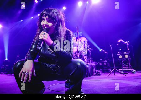 Montreux, Suisse. 12th juillet 2022. Le groupe de rock britannique Crawlers donne un concert en direct pendant le festival de musique suisse Montreux Jazz Festival 2022 à Montreux. Ici, le chanteur Holly Minto est vu en direct sur scène. (Crédit photo : Gonzales photo/Alamy Live News Banque D'Images