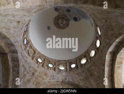 Des verres pour laisser entrer la lumière dans le bain du palais de Beiteddine, le gouvernorat du Mont-Liban, Beit ed-Dine, Liban Banque D'Images