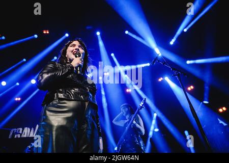 Montreux, Suisse. 12th juillet 2022. Le groupe de rock britannique Crawlers donne un concert en direct pendant le festival de musique suisse Montreux Jazz Festival 2022 à Montreux. Ici, le chanteur Holly Minto est vu en direct sur scène. (Crédit photo : Gonzales photo/Alamy Live News Banque D'Images