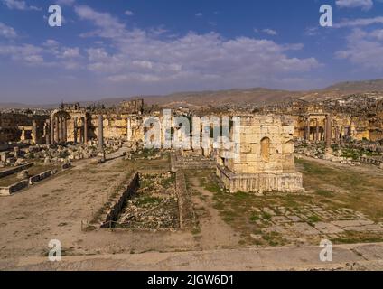 Grande cour du complexe du temple, gouvernorat de Baalbek-Hermel, Baalbek, Liban Banque D'Images