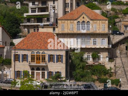 Vieilles maisons traditionnelles libanaises dans la ville, gouvernorat de Beqaa, Zahle, Liban Banque D'Images