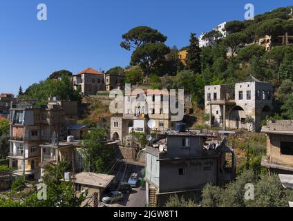 Vieilles maisons libanaises traditionnelles dans un village, gouvernorat du Mont-Liban, Beit Chabab, Liban Banque D'Images