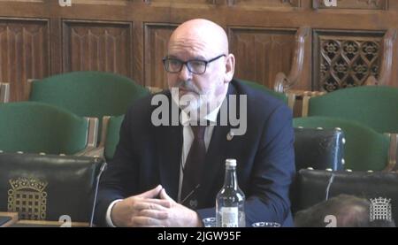 Mick Whelan, secrétaire général de l'ASLEF, a témoigné devant le Comité des transports de la Chambre des communes, à Londres, au sujet des grèves ferroviaires. Date de la photo: Mercredi 13 juillet 2022. Banque D'Images