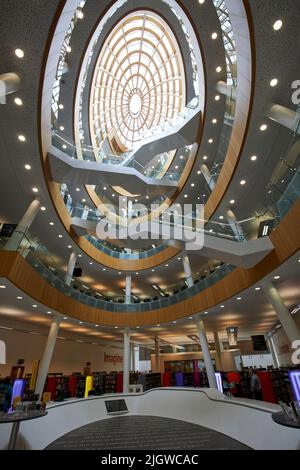 Intérieur de l'atrium central de Liverpool Central Library merseyside england uk Banque D'Images