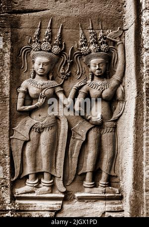 Deux danseurs Aspera en pierre à Angkor Wat Banque D'Images