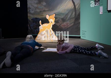 Brisbane, Australie. 13th juillet 2022. Les gens visitent Disney : la magie de l'animation au Queensland Museum à Brisbane, Australie, sur 13 juillet 2022. Credit: Bai Xuefei/Xinhua/Alay Live News Banque D'Images