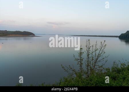 Estuaire de la TAF à marée haute, Laugharne, Carmarthenshire, pays de Galles, Royaume-Uni Banque D'Images