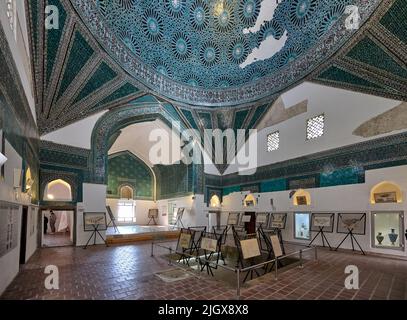 Intérieur du musée de céramique Caratay Madrasa, Konya, Turquie Banque D'Images