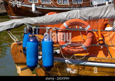 Bug eines Zeesenboot, Hafen, Wustrow, Mecklembourg-Poméranie-Occidentale, Deutschland | Bow of a Zeesenboot, Harbour, Wustrow, Mecklembourg-Poméranie-Occidentale, Allemagne Banque D'Images