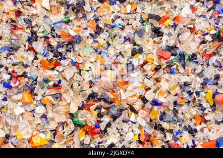 Arrière-plan avec diverses couleurs de particules de verre de cristal minéral naturel de petite taille.verre décoratif Pierre cailloux pour le revêtement dans l'aquarium ou le jardin. Banque D'Images