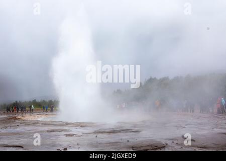 Vue générale d'un geyser à Haukadalur, Islande. Photo prise le 7th juillet 2022. © Belinda Jiao jiao.bilin@gmail.com 07598931257 https://www.belind Banque D'Images