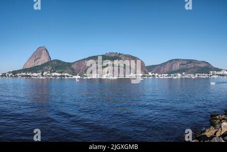 Vue magnifique sur le pain de sucre depuis Aterro do Flamengo Banque D'Images