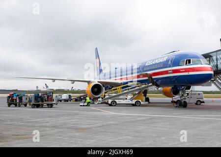 Vue générale sur un avion Icelandair amarré à l'aéroport de Keflavík (KEF). Photo prise le 6th juillet 2022. © Belinda Jiao jiao.bilin@gmail.com 075989312 Banque D'Images