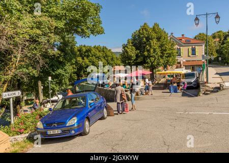 La semaine a lieu le marché des producteurs à Plan-de-Baix (Die, France) Banque D'Images