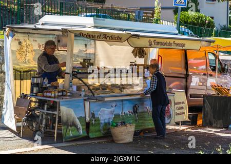 La semaine a lieu le marché des producteurs à Plan-de-Baix (Die, France) Banque D'Images