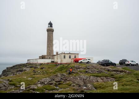 Vue sur le phare d'Ardnamurchan sur le point le plus à l'ouest du continent britannique, par un jour gris, Écosse, Royaume-Uni Banque D'Images