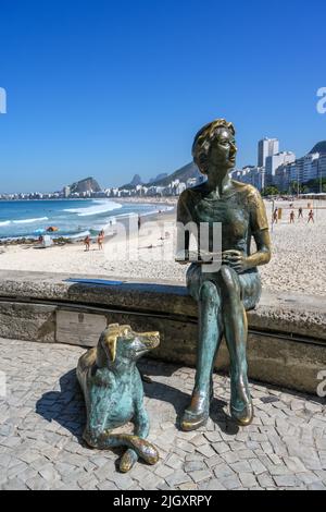 Statue du romancier ukrainien, Clarice Lispector, Mureta do Leme, Plage de Copacabana, Copacabana, Rio de Janeiro, Brésil Banque D'Images