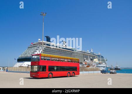 Le célèbre bateau de croisière Reflection Celebrity, dans le port de Katakolo, Grèce Banque D'Images