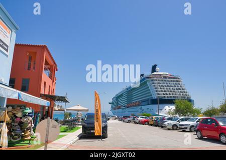 Le célèbre bateau de croisière Reflection Celebrity, dans le port de Katakolo, Grèce Banque D'Images