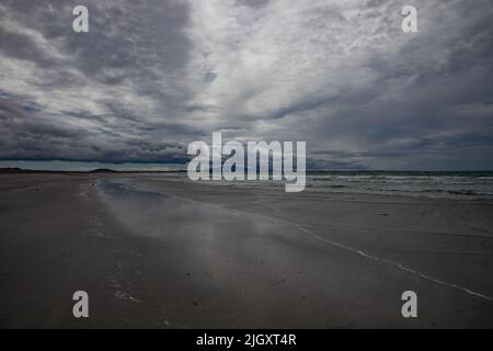 Gearraidh na Monadh plage, Sud Uist sur une journée humide avec un éclairage spectaculaire Banque D'Images