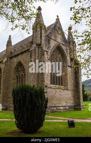 Dunkeld, Écosse - 11 octobre 2021 : la cathédrale historique de Dunkeld dans la ville de Dunkeld, Écosse. Banque D'Images