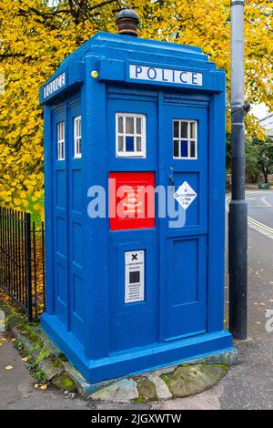 Glasgow, Écosse - 12 octobre 2021: Une boîte de police d'époque sur la place de la cathédrale dans la belle ville de Glasgow, en Écosse.la boîte est maintenant utilisée comme un Banque D'Images