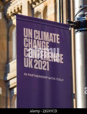 Glasgow, Écosse - 15 octobre 2021: Un signe de promotion de la Conférence des Nations Unies sur les changements climatiques de 2021 qui se tient dans la ville de Glasgow, Écosse. Banque D'Images