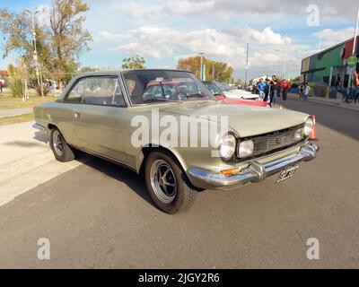 Avellaneda, Argentine - 7 mai 2022: Vieux sport IKA Renault Torino coupé vers 1970. Expo Fierro 2022 salon de voiture classique. CopySpace Banque D'Images