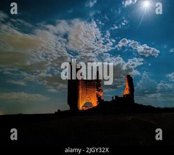 Photographie nocturne du château médiéval de Castille, Espagne Banque D'Images