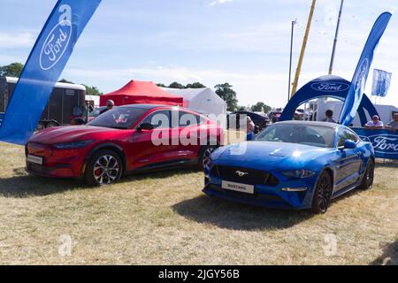 Les voitures Ford Mustang sont exposées au Tendring Hundred Show dans l'Essex. Banque D'Images