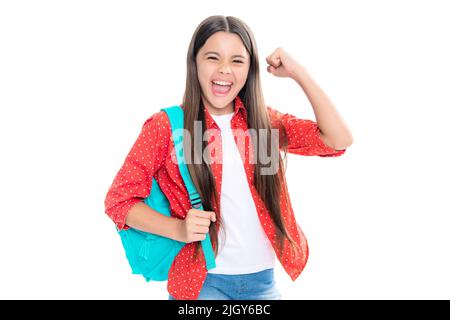 École fille en uniforme scolaire avec sac à dos. Adolescente étudiante sur fond blanc isolé. Connaissance d'apprentissage et concept d'éducation des enfants Banque D'Images