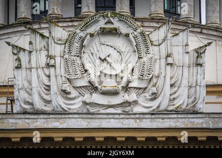 Le communiste russe Hammer et Sickle de l'ancienne Union soviétique à Kiev, Ukraine Banque D'Images