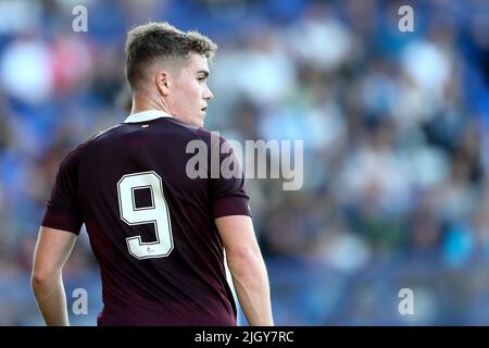 Birkenhead, Royaume-Uni. 13th juillet 2022. Euan Henderson du cœur de Midlothian regarde dessus. Match d'avant-saison, Tranmere Rovers v Hearts au parc de Prenton, Birkenhead, Wirral, le mercredi 13th juillet 2022. Cette image ne peut être utilisée qu'à des fins éditoriales. Utilisation éditoriale uniquement, licence requise pour une utilisation commerciale. Aucune utilisation dans les Paris, les jeux ou les publications d'un seul club/ligue/joueur.pic par Chris Stading/Andrew Orchard sports Photography/Alamy Live News crédit: Andrew Orchard sports Photography/Alamy Live News Banque D'Images