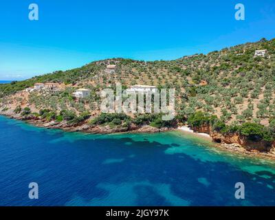Vue aérienne sur Megali Ammos ou grande plage de sable dans l'ouest de l'île d'Alonissos, Grèce, Europe Banque D'Images